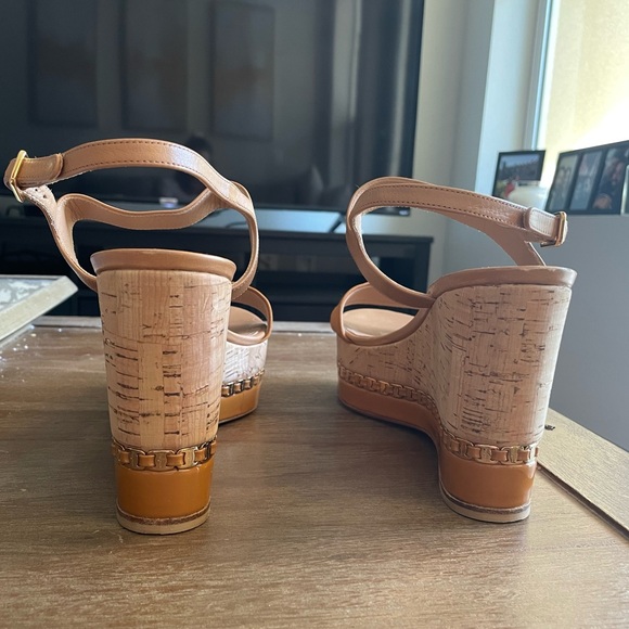 🔥🆕 Ferragamo Mollie Chain Cork Wedges Size 10🔥 - Picture 6 of 10